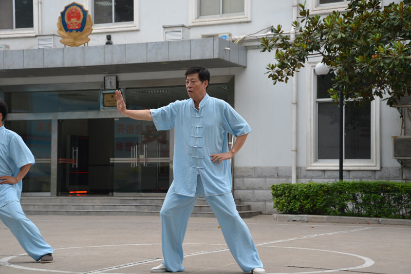 聘請陳式太極拳知名教練教學，開展太極拳興趣小組活動。