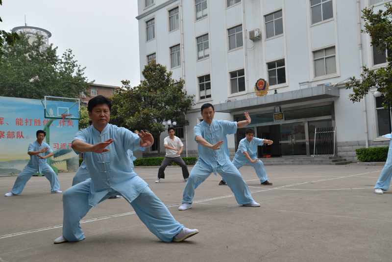 聘請陳式太極拳知名教練教學，開展太極拳興趣小組活動。